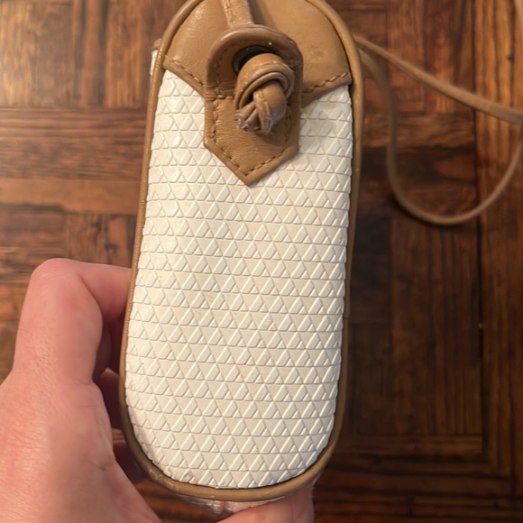 Vintage Liz Claiborne white purse - Picture 3 of 7